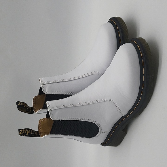 1426- Dr. Martens Women's Chelsea Boots White Color Size 6 - Picture 3 of 12